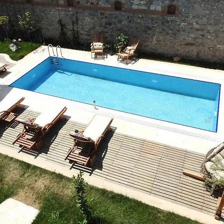فندق مبيت وإفطار Kuecuekkoey Otel Ayvalı
